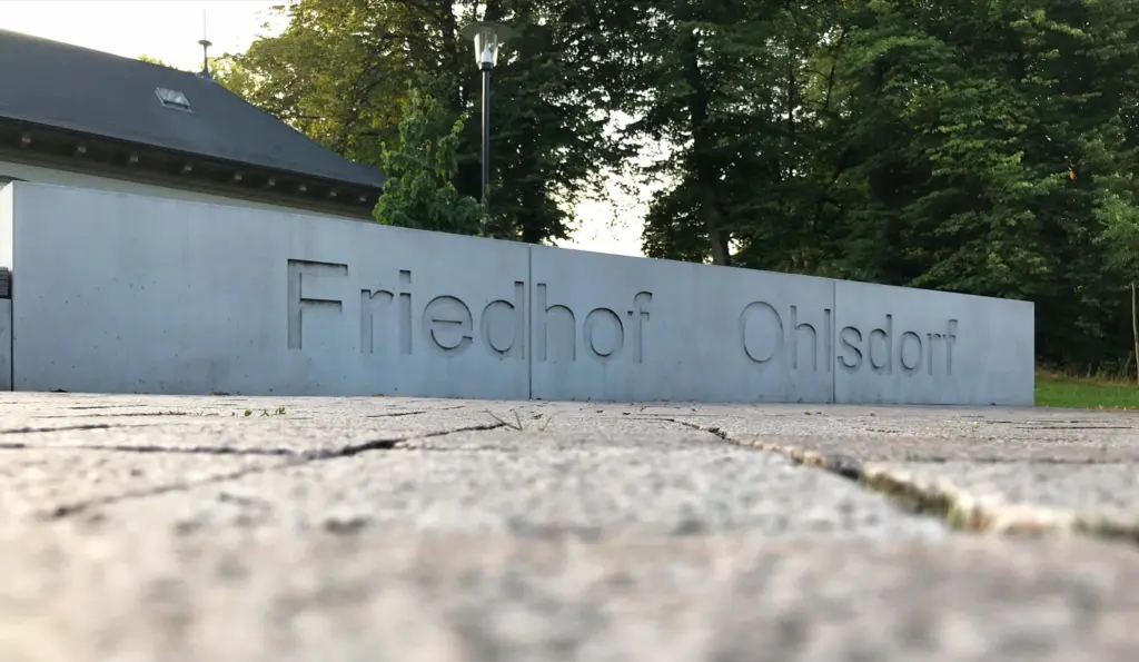 Haupteingang des Friedhofs Ohlsdorf an der Fuhlsbüttler Straße