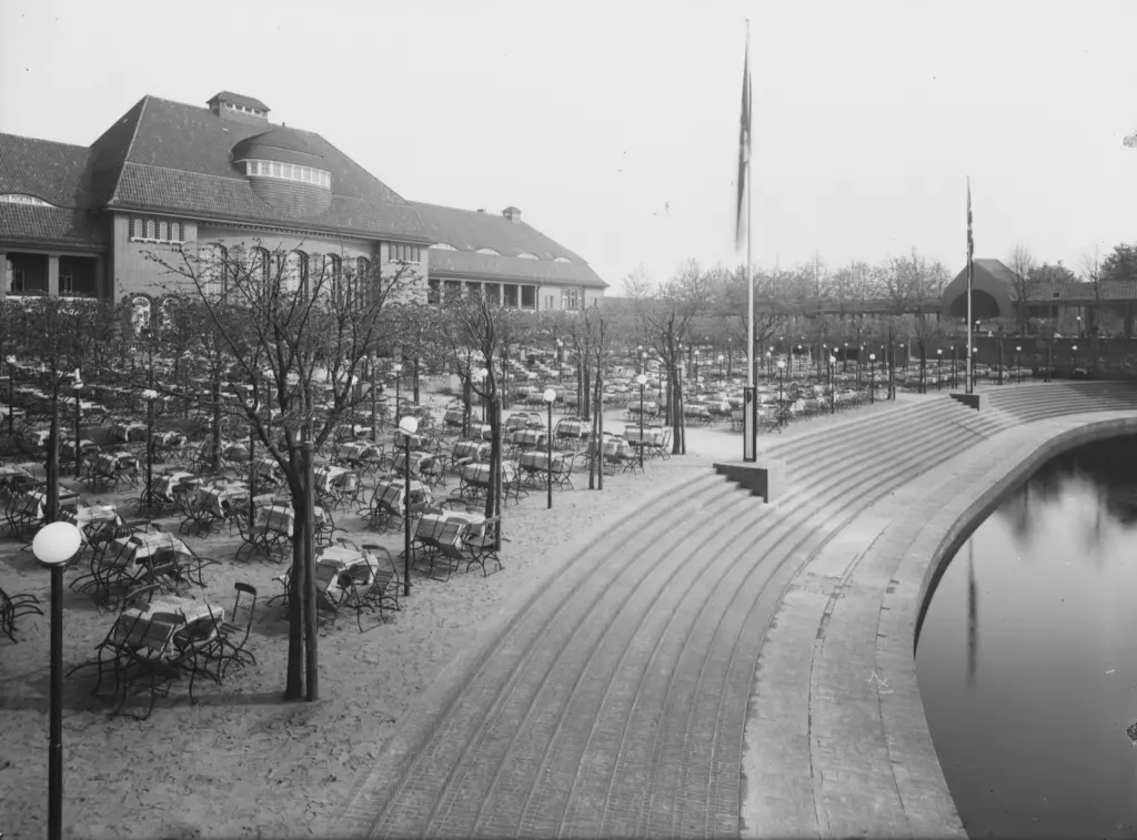 Außenanlage Seeseite der Stadthalle im Hamburger Stadtpark